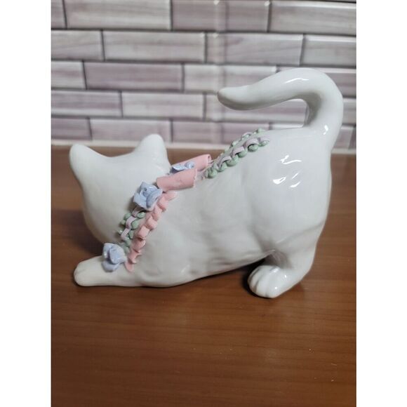 White Porcelain Ceramic Cat with Sculpted Blue Roses/ Pink Bow/ Circa 1960 #A41 - Picture 4 of 8